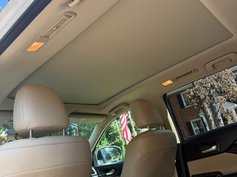 Used 2014 Toyota Highlander Limited Platinum AWD/4WD image 11