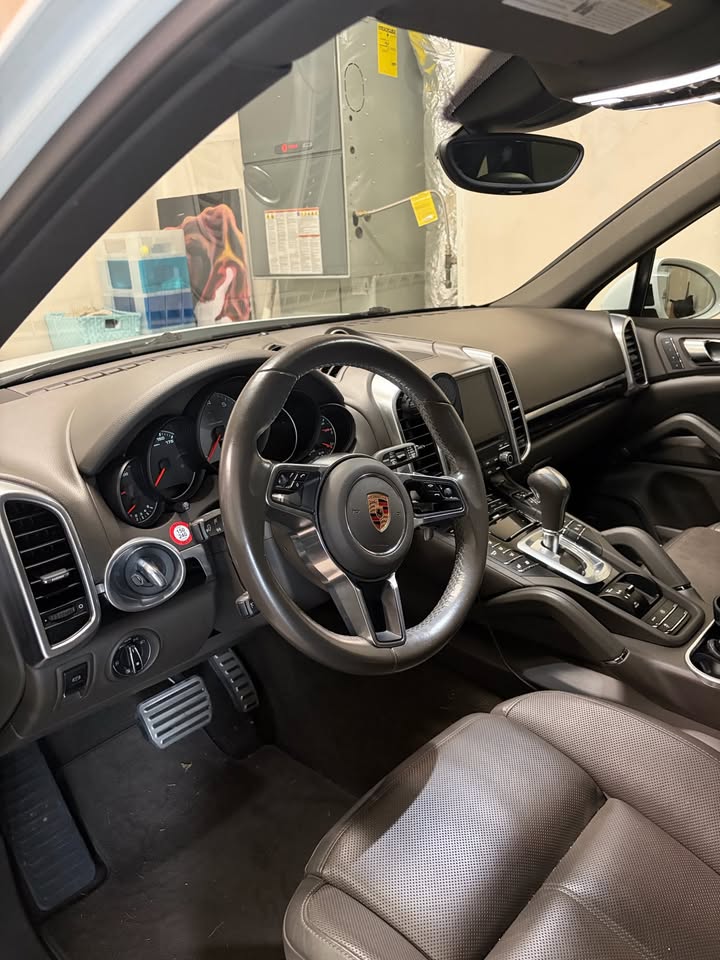 Used 2017 Porsche Cayenne S AWD/4WD image 5