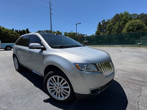 Used 2013 Lincoln MKX FWD image 1
