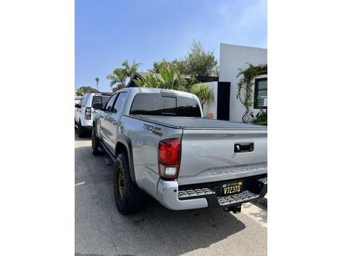 Used 2018 Toyota Tacoma TRD Off-Road w/ Technology Package RWD image 4