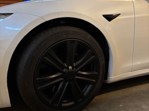 Used 2021 Tesla Model S Plaid image 8