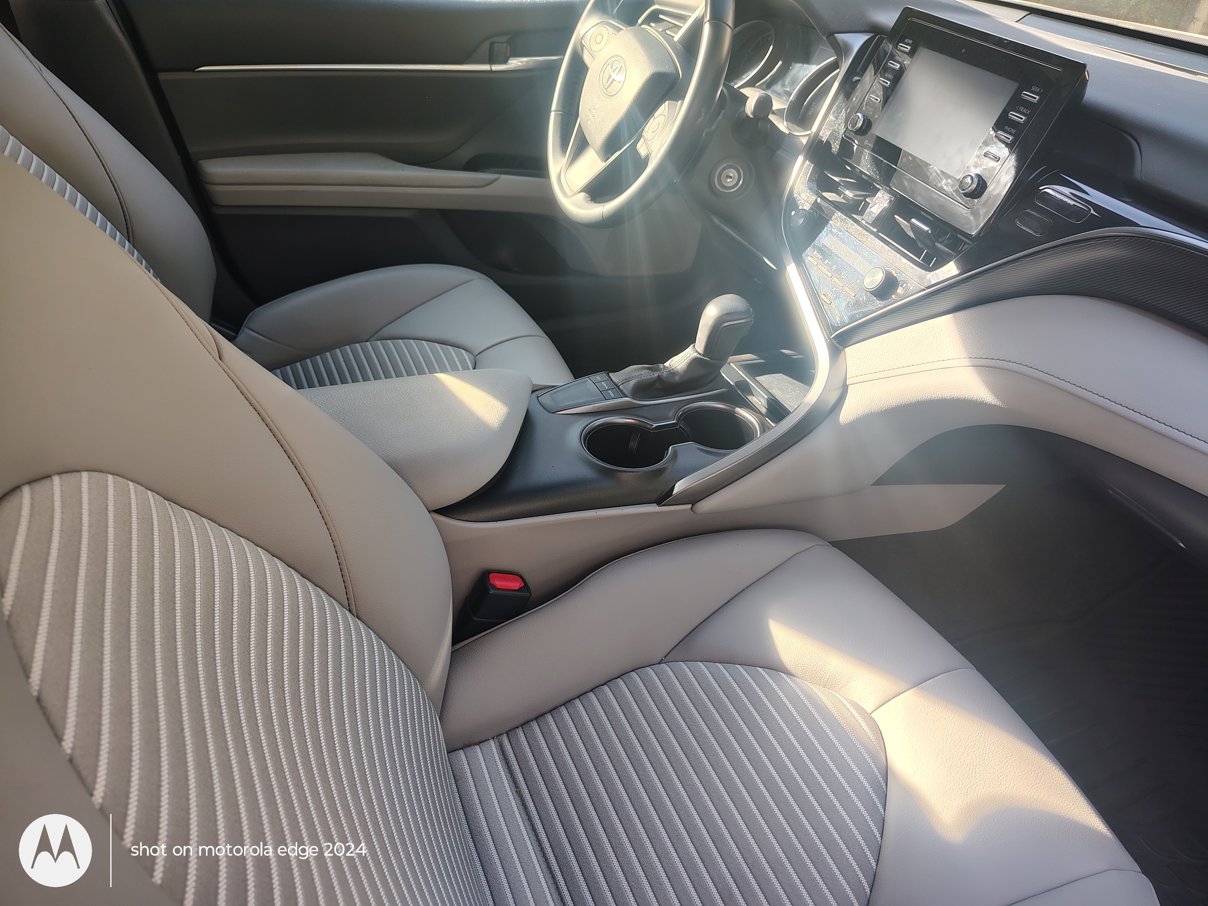 Used 2022 Toyota Camry SE FWD image 11