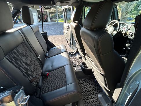 Used 2012 Jeep Wrangler Unlimited Sahara AWD/4WD image 19