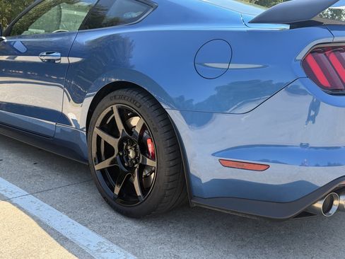 Used 2019 Ford Mustang Shelby GT350R w/ GT350R Equipment Group 920A RWD image 14
