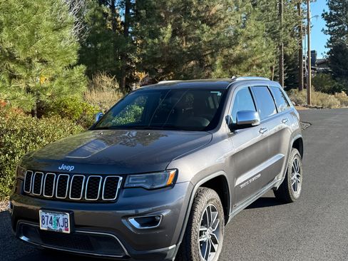 Used 2017 Jeep Grand Cherokee Limited w/ Luxury Group II image 10