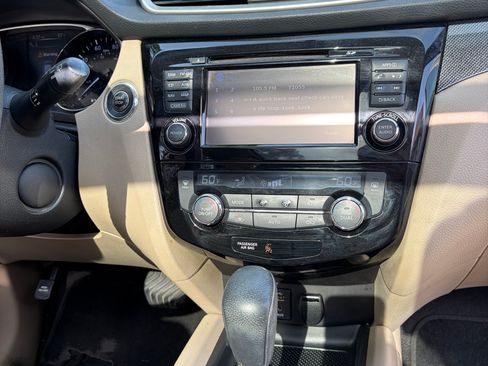 Used 2016 Nissan Rogue SL w/ SL Premium Package FWD image 17
