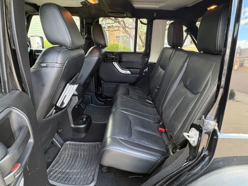 Used 2014 Jeep Wrangler Unlimited Rubicon w/ Connectivity Group image 9