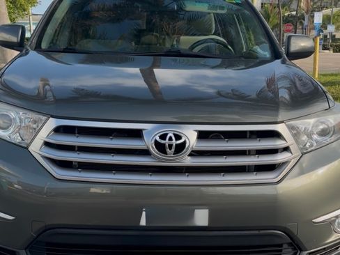 Used 2012 Toyota Highlander Limited w/ Tech Pkg image 1
