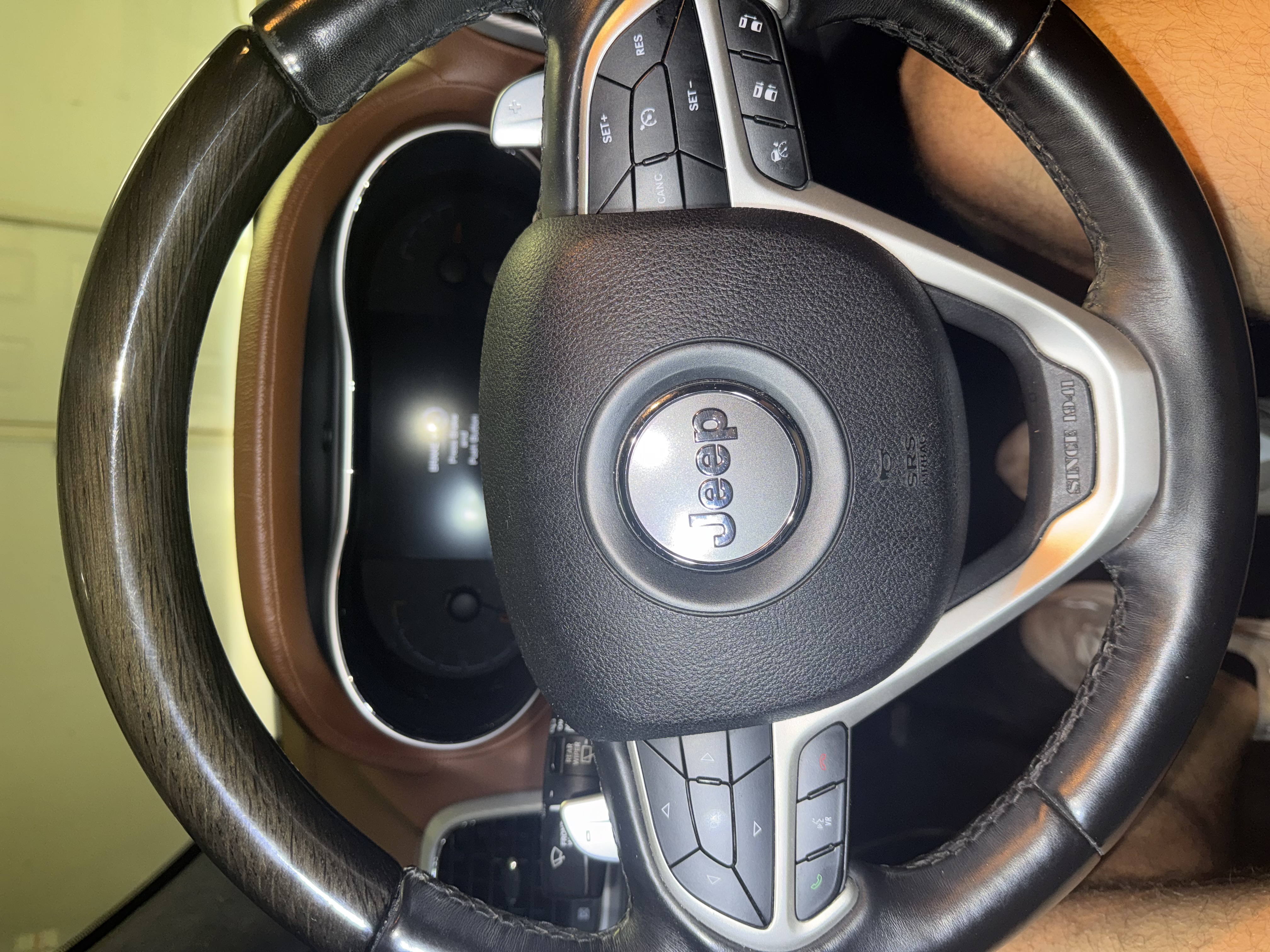 Used 2018 Jeep Grand Cherokee Summit w/ Skid Plate Group AWD/4WD image 19