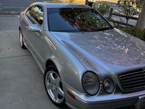 Used 2000 Mercedes-Benz CLK 430 Coupe image 1