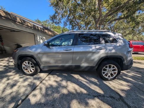 Used 2016 Jeep Cherokee Latitude w/ Cold Weather Group image 1