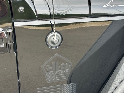 Used 2010 Jeep Wrangler Unlimited Sport image 9