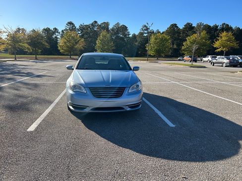 Used 2013 Chrysler 200 LX image 4