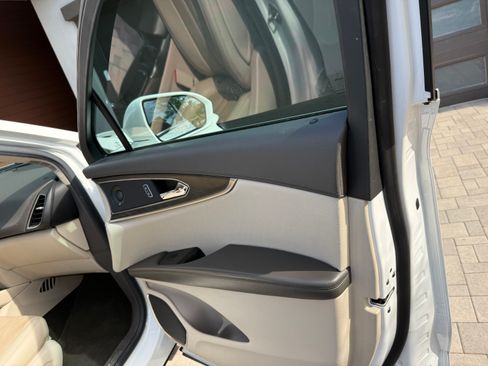 Used 2020 Lincoln Nautilus Reserve FWD image 13