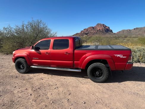 Used 2013 Toyota Tacoma Pickup 4D 6 ft image 2