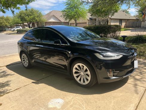 Used 2017 Tesla Model X 90D image 5