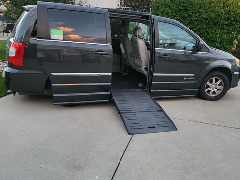 Used 2012 Chrysler Town & Country Touring w/ Entertainment Group #1 image 2