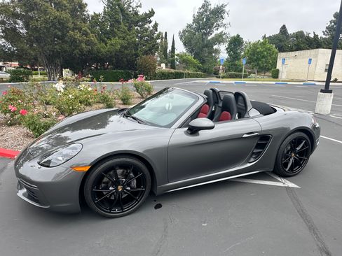 Used 2018 Porsche 718 Boxster image 1