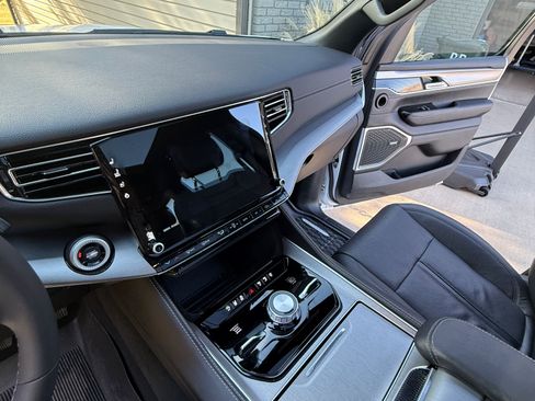 Used 2024 Jeep Wagoneer Series II w/ Convenience Group I image 29