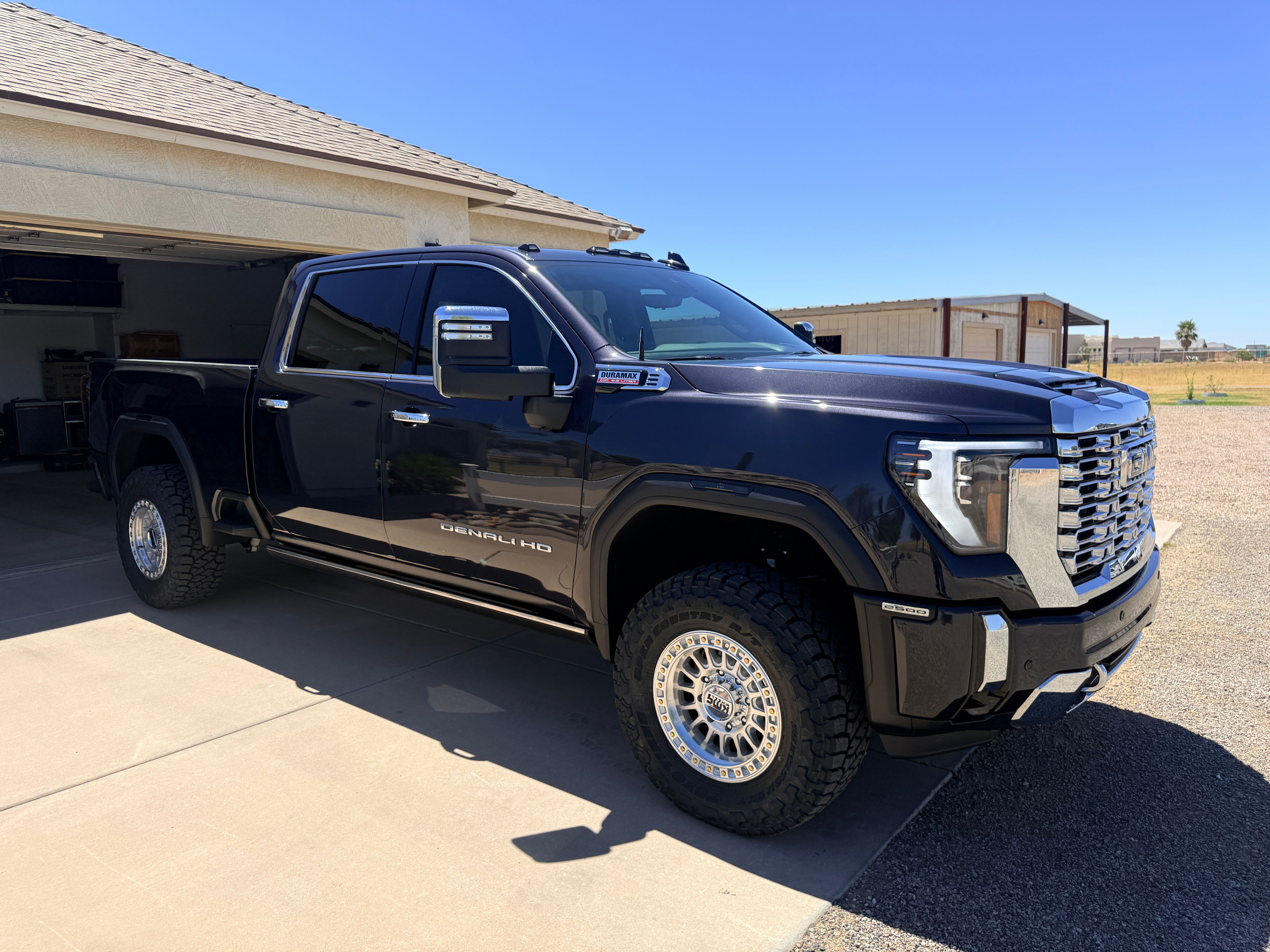 Used 2025 GMC Sierra 2500 Denali w/ Denali Reserve Package AWD/4WD image 4