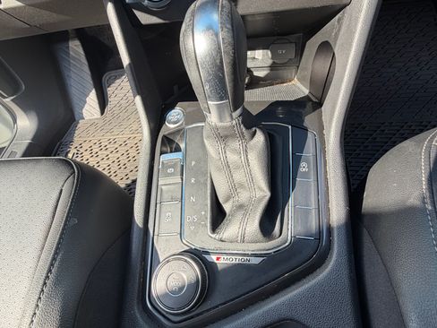 Used 2018 Volkswagen Tiguan SE image 26