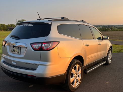 Used 2016 Chevrolet Traverse LT w/ Style and Technology Package image 5