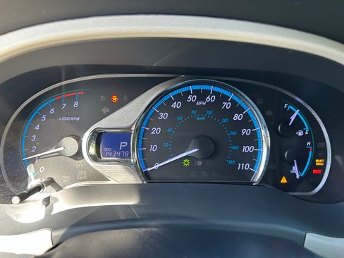 Used 2011 Toyota Sienna XLE w/ XLE Navigation Pkg image 6