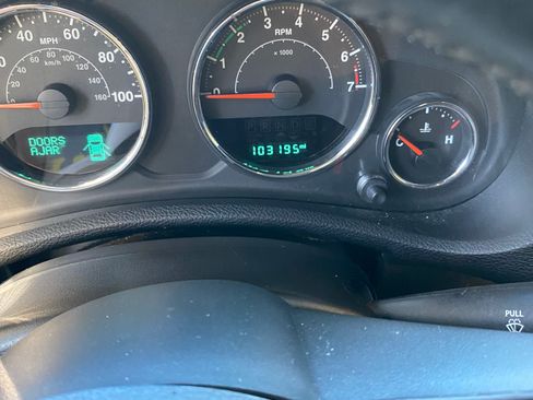 Used 2015 Jeep Wrangler Unlimited Sahara w/ Connectivity Group image 4