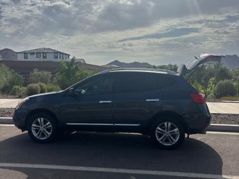 Used 2013 Nissan Rogue SV w/ Premium Pkg AWD/4WD image 5