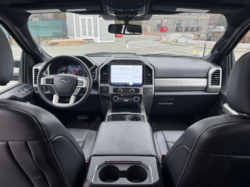 Used 2022 Ford F350 Lariat w/ Chrome Package image 5