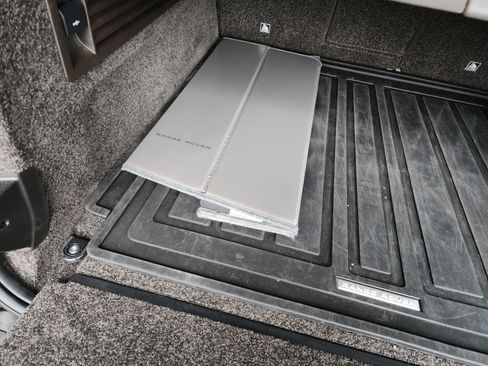 Used 2020 Land Rover Range Rover HSE image 11