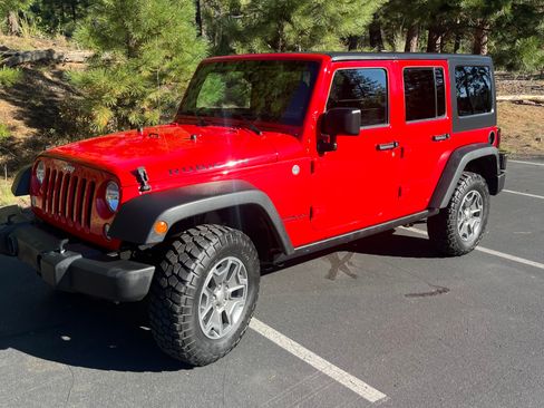 Used 2015 Jeep Wrangler Unlimited Rubicon w/ Connectivity Group image 2