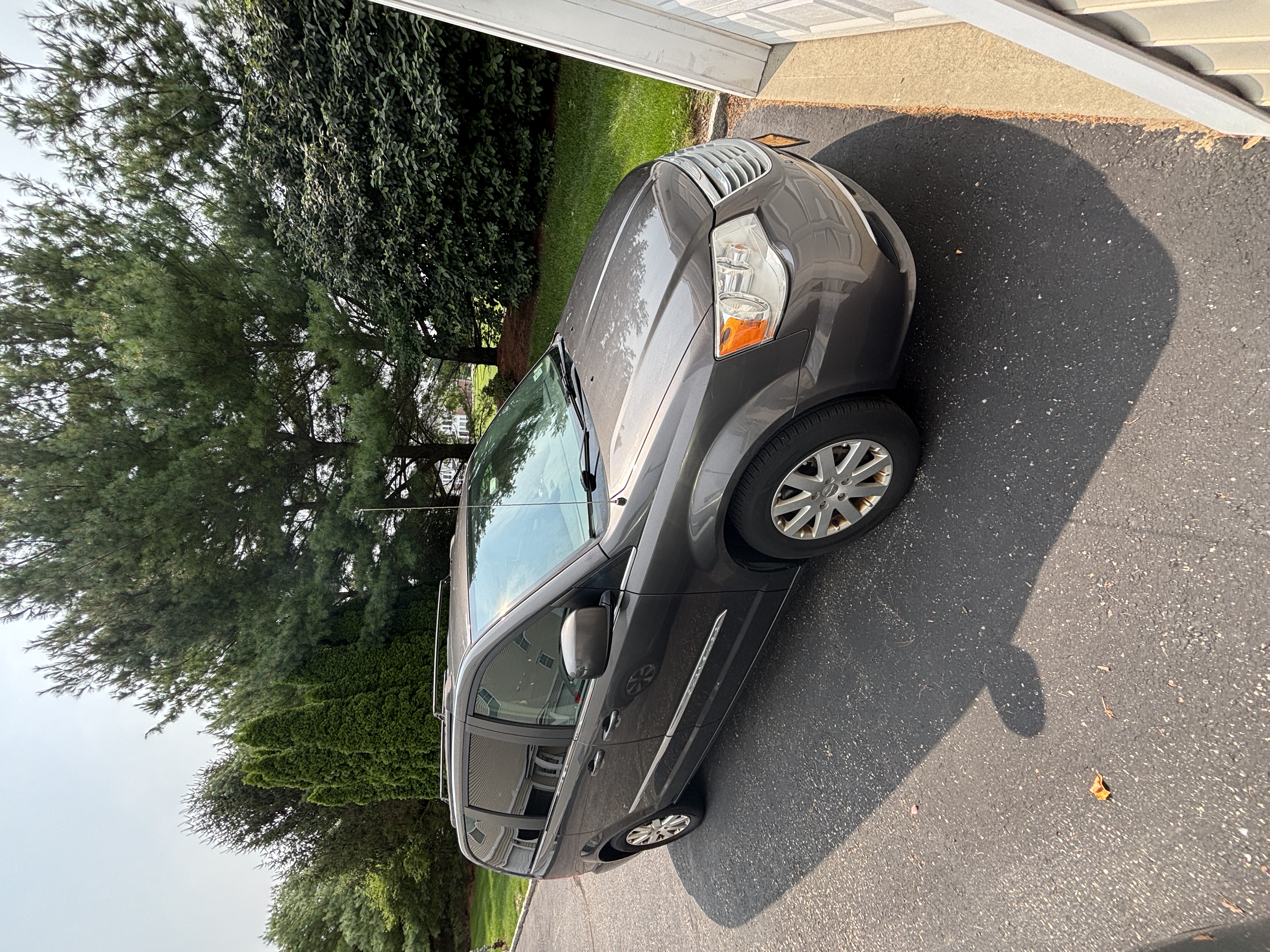 Used 2015 Chrysler Town & Country Touring FWD image 1