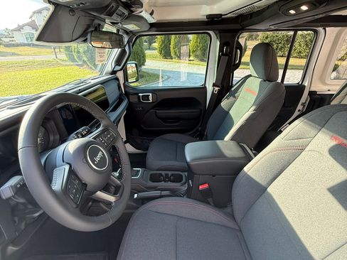 Used 2025 Jeep Wrangler Unlimited Rubicon image 29