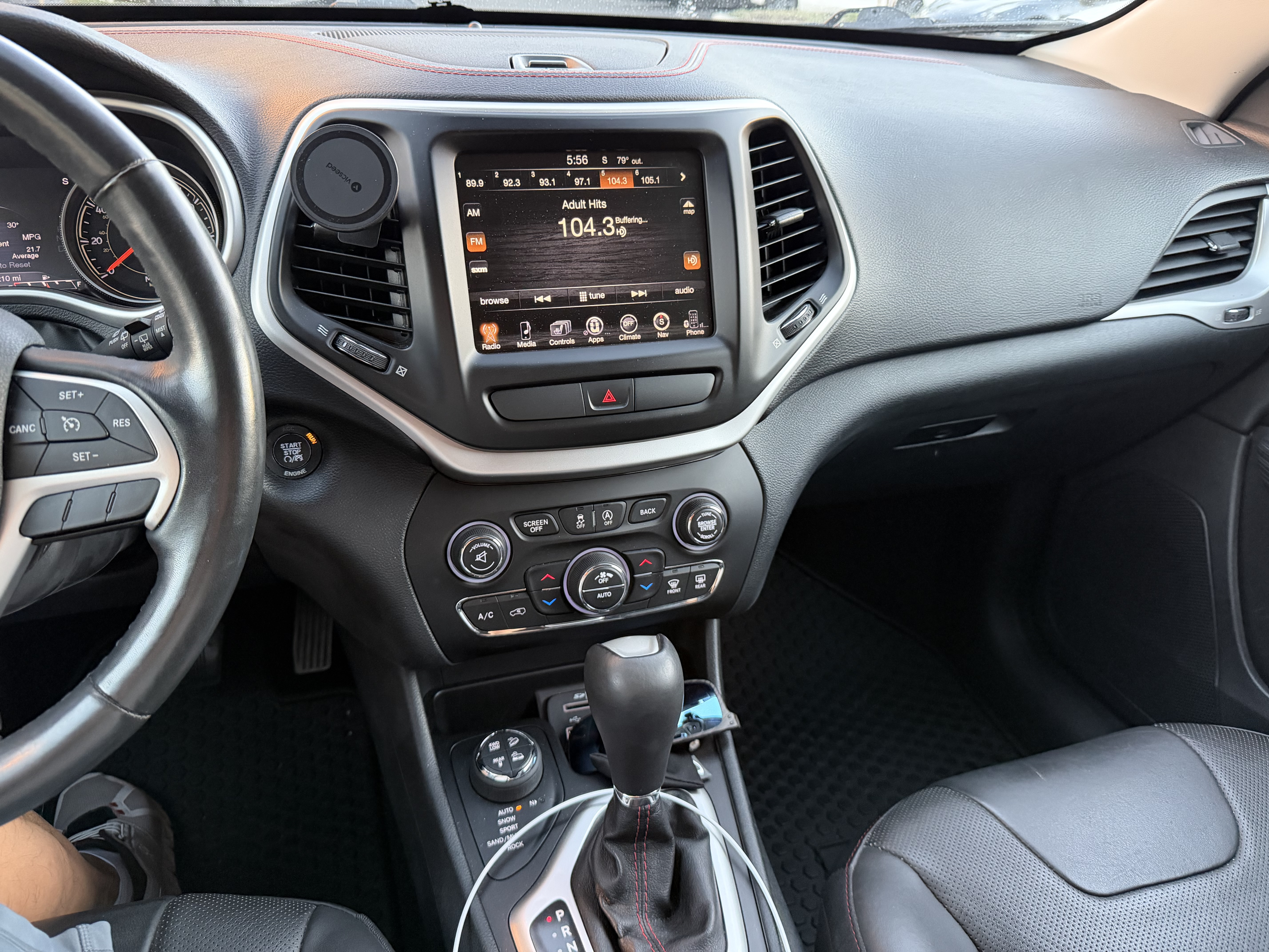 Used 2015 Jeep Cherokee Trailhawk w/ Comfort/Convenience Group AWD/4WD image 6