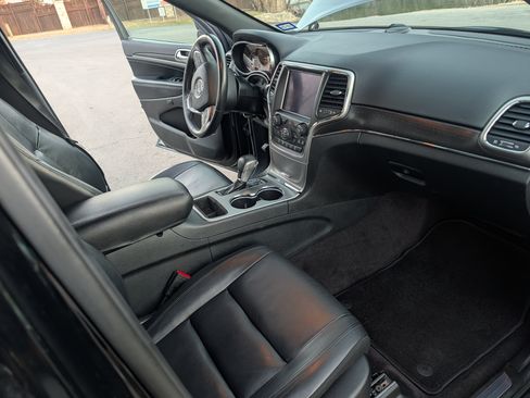 Used 2018 Jeep Grand Cherokee Limited image 9