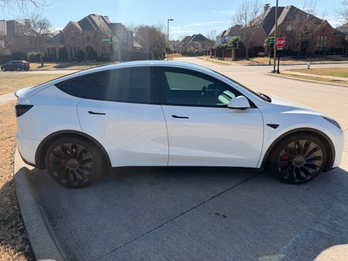 Used 2022 Tesla Model Y Performance image 10