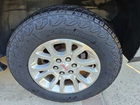 Used 2018 GMC Yukon XL SLT w/ Open Road Package image 2