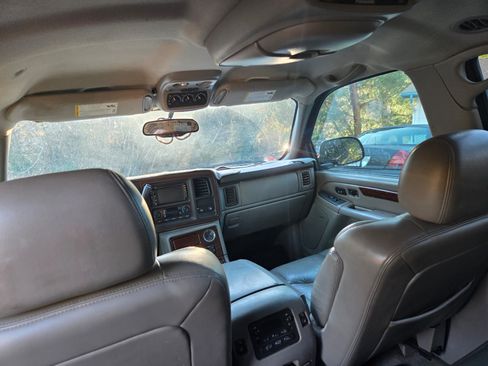 Used 2004 Cadillac Escalade ESV AWD image 8