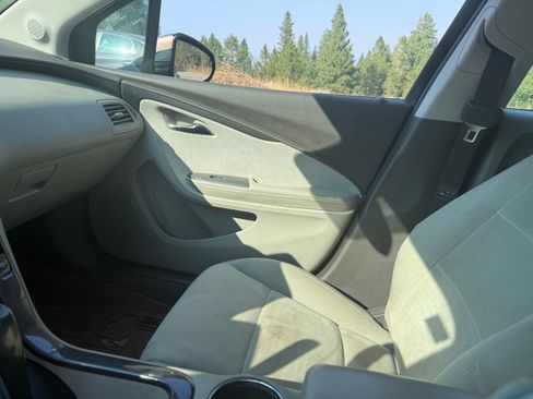 Used 2014 Chevrolet Volt Premium w/ Premium Trim Package FWD image 11