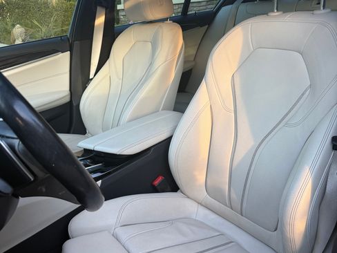 Used 2019 BMW 530e w/ Luxury Package RWD image 11