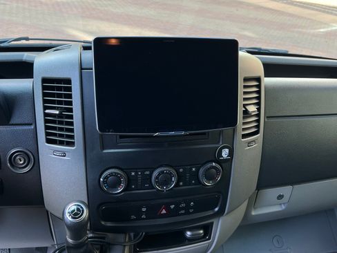 Used 2018 Mercedes-Benz Sprinter 2500 image 32