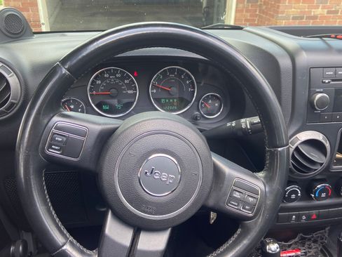 Used 2013 Jeep Wrangler Sport AWD/4WD image 8