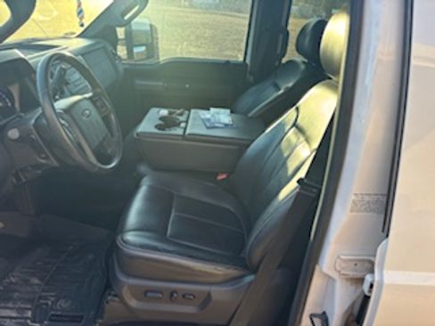 Used 2011 Ford F350 Lariat w/ Lariat Interior Pkg image 5