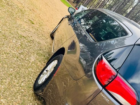 Used 2017 Chrysler Pacifica Touring-L image 5