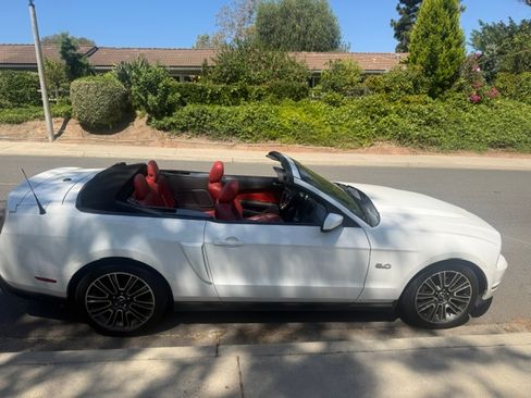 Used 2011 Ford Mustang GT Premium w/ Electronics Pkg RWD image 8