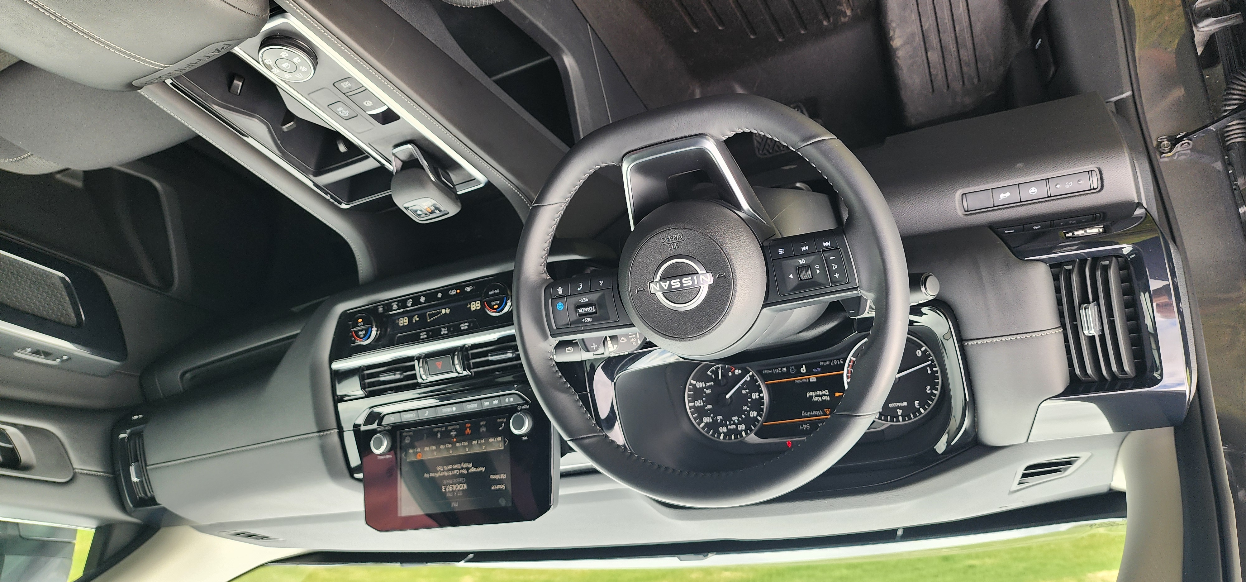 Used 2025 Nissan Pathfinder SV w/ Black Appearance Package AWD/4WD image 6