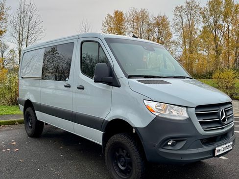 Used 2024 Mercedes-Benz Sprinter 2500 image 4