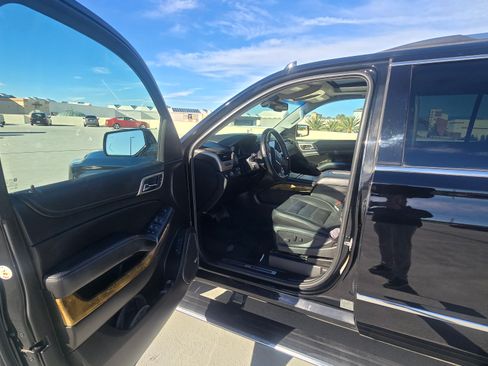 Used 2017 GMC Yukon XL Denali image 4