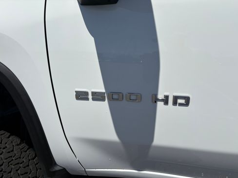 Used 2022 Chevrolet Silverado 2500 LT w/ Convenience Package AWD/4WD image 11